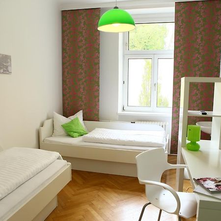 Hostel & Guesthouse Kaiser 23 فيينا الغرفة الصورة