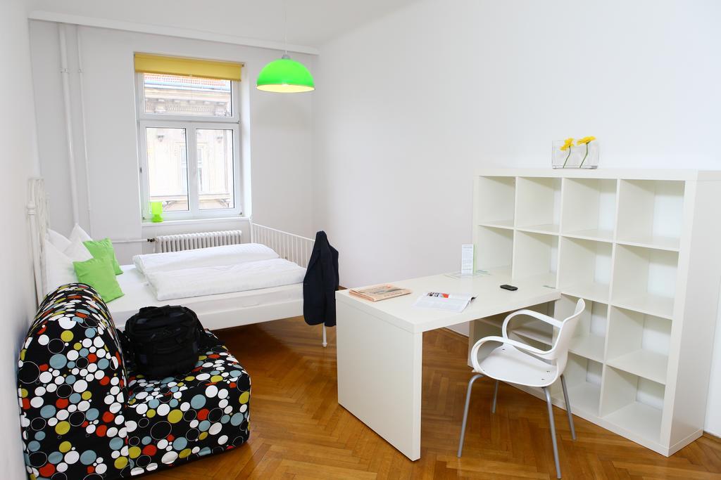 Hostel & Guesthouse Kaiser 23 فيينا الغرفة الصورة