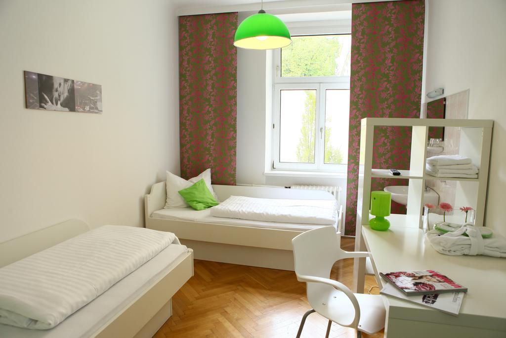 Hostel & Guesthouse Kaiser 23 فيينا الغرفة الصورة